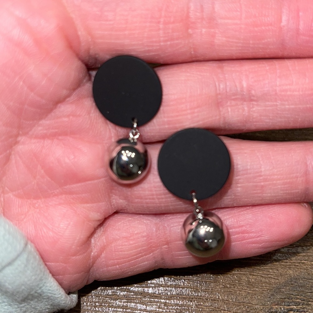 Dangling earrings - Picture 2 of 2